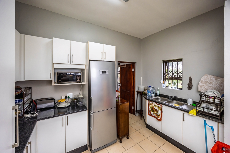 To Let 5 Bedroom Property for Rent in Cove Rock Eastern Cape